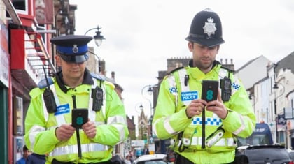 Cumbria Constabulary with Samsung Smartphones - image courtesy of EE