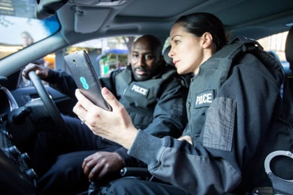 Police with Smartphone from EE - image courtesy of EE
