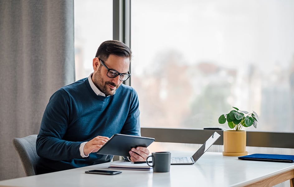 Man using tablet to view Mpirical content
